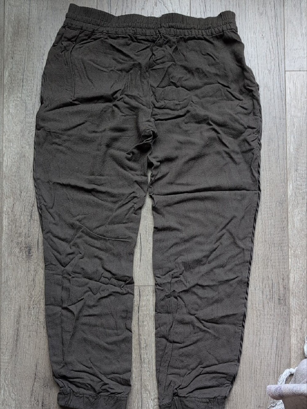 Talula Drawstring Capris - Picture 3 of 4